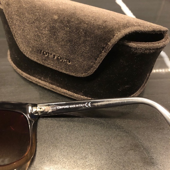 Tom ford sun glasses. Wore for a year. Brown Ambré. Normal wear and tear. - Picture 9 of 12